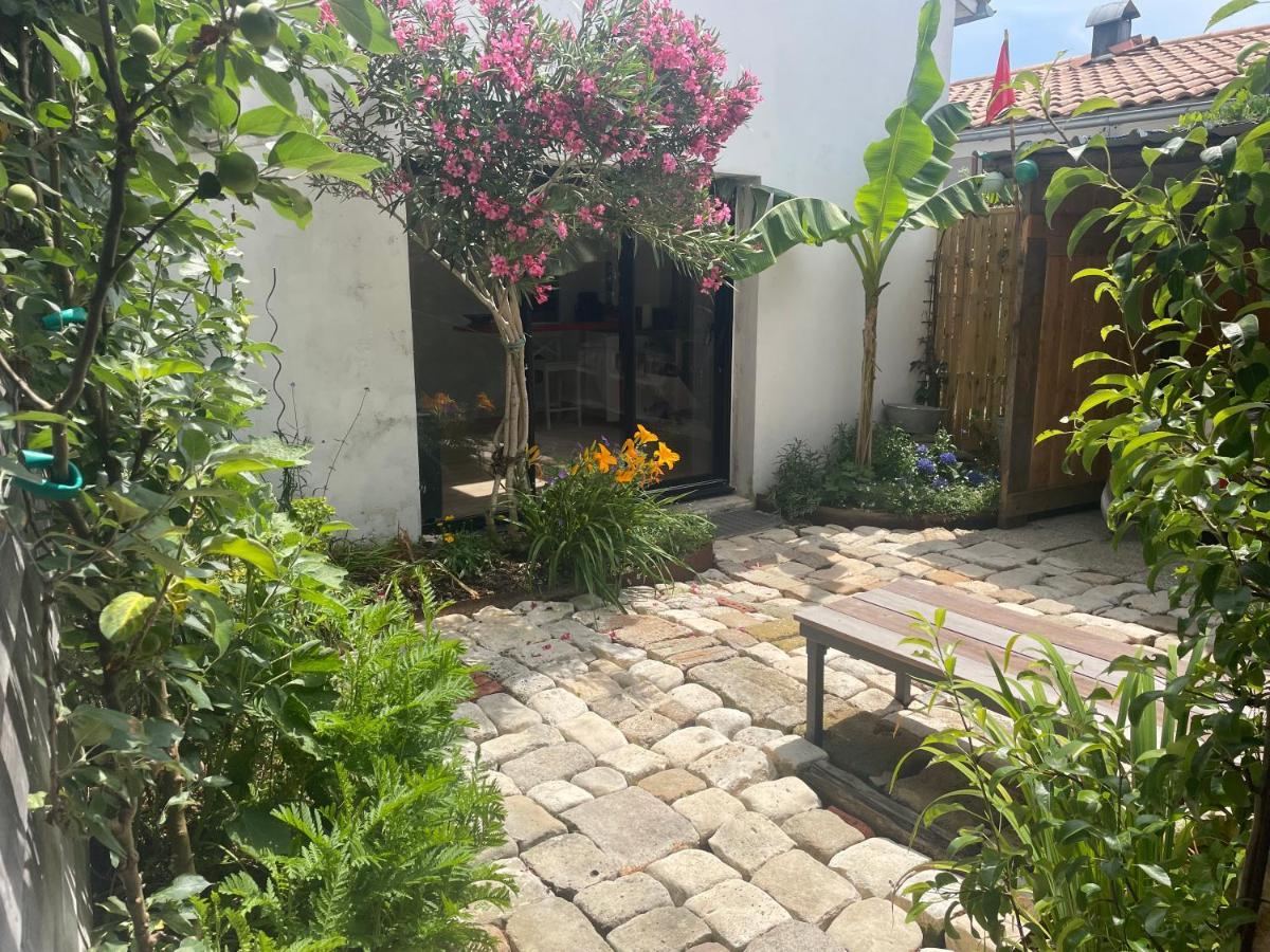 Maison Independante Avec Jardin, Tres Calme, Centre Ville La Rochelle ลาโรแชล ภายนอก รูปภาพ